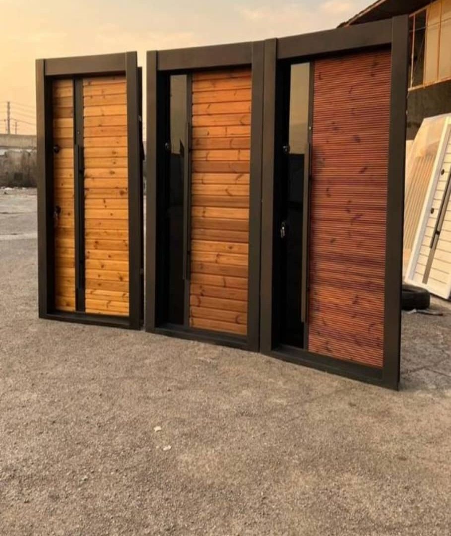 درب ضد سرقت ترموود شیشه سکوریت کف 14 قفل و یراق تیپ ترک رنگ پلی اورتان سایز 110*210 کد 30448